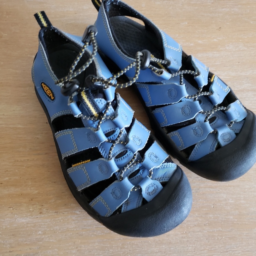 Periwinkle Keen Waterproof Shoes ~ Sz.5